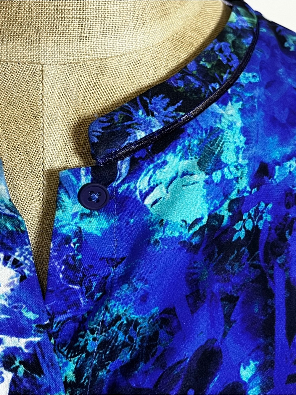 Elie Tahari 100% Silk Blue Watercolor Floral Abstract Bell Sleeve Blouse XL - Picture 5 of 11